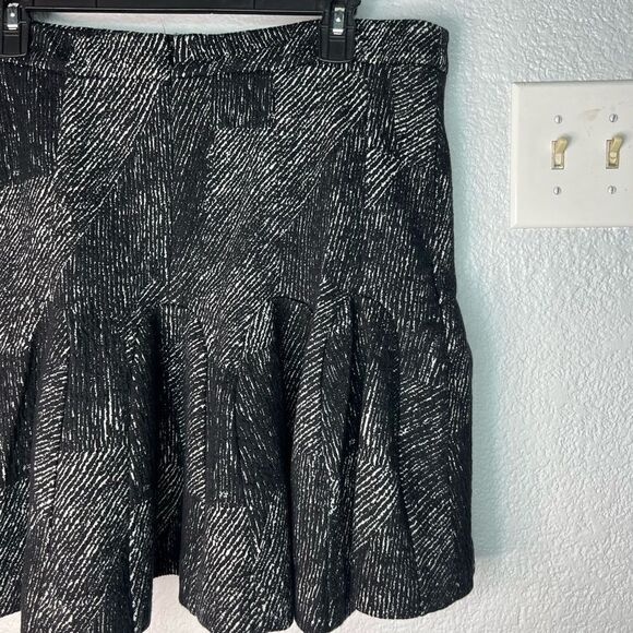 Banana Republic Black Pleated Tulip Swing Plus Size Black/white Skirt Size 14 - Picture 6 of 14